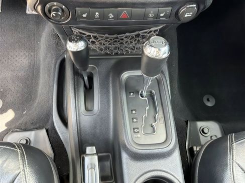 Used 2016 Jeep Wrangler Unlimited Rubicon w/ Connectivity Group AWD/4WD image 15