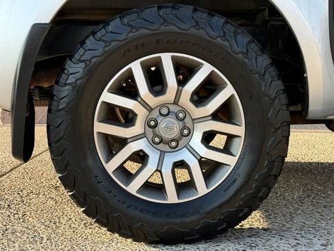 Used 2013 Nissan Frontier SL w/ Moonroof Pkg AWD/4WD image 26