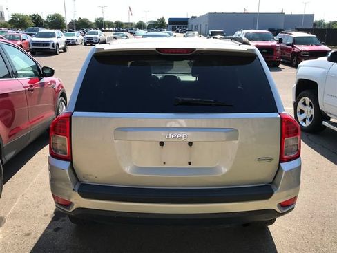 Used 2011 Jeep Compass Sport FWD image 2