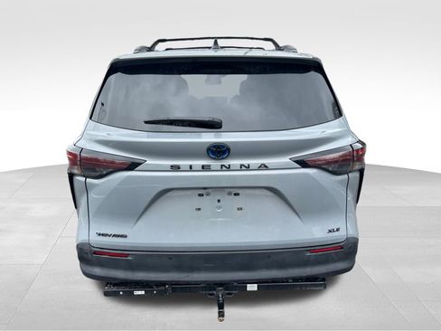 Used 2025 Toyota Sienna XLE Woodland Edition AWD/4WD image 4