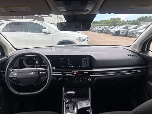 Used 2026 Kia Sportage LX FWD image 32