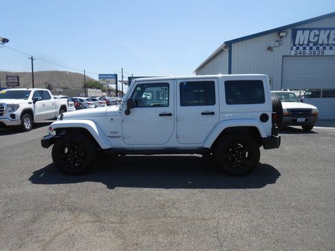 Used 2016 Jeep Wrangler Unlimited Sahara w/ Connectivity Group image 6