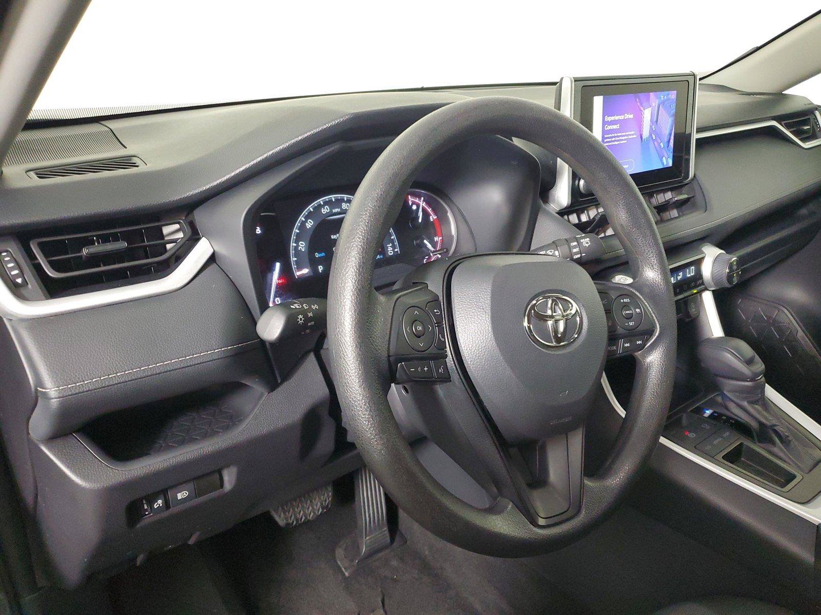 Used 2025 Toyota RAV4 XLE FWD image 21