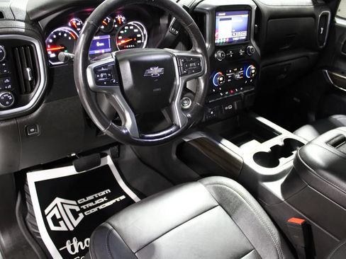 Used 2021 Chevrolet Silverado 1500 LT Trail Boss w/ Convenience Package II AWD/4WD image 2