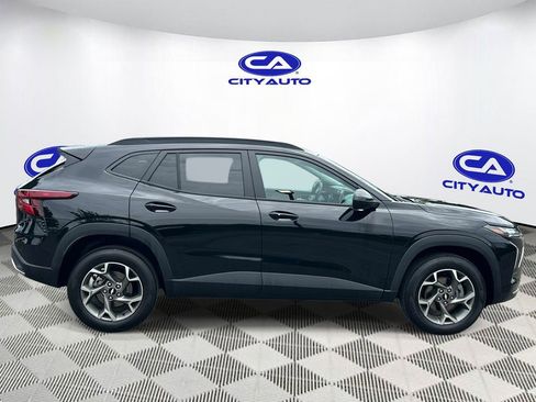 Used 2025 Chevrolet Trax LT w/ Driver Confidence Package FWD image 2