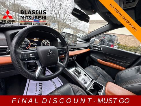 Used 2022 Mitsubishi Outlander SEL image 11