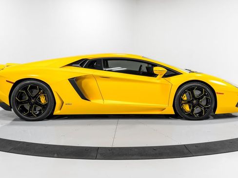 Used 2015 Lamborghini Aventador LP 700-4 AWD/4WD image 2