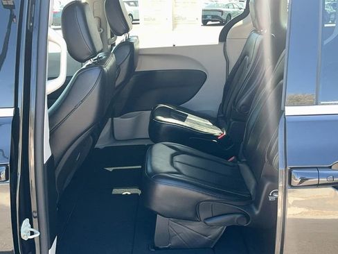 Used 2023 Nissan Frontier SV w/ Tow Package image 32