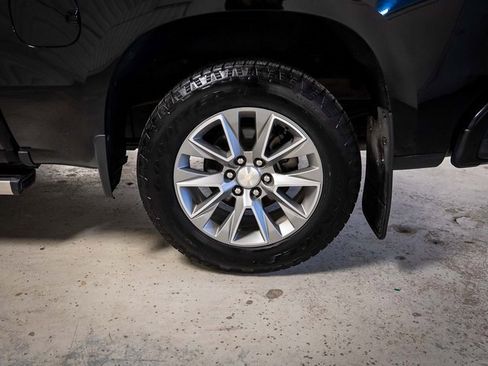 Used 2019 Chevrolet Silverado 1500 High Country image 11