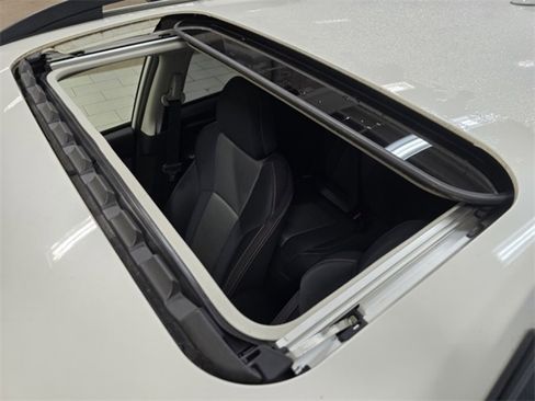 Used 2019 Subaru Crosstrek 2.0i Premium image 3