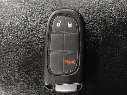 Used 2020 Jeep Cherokee Latitude Plus image 32