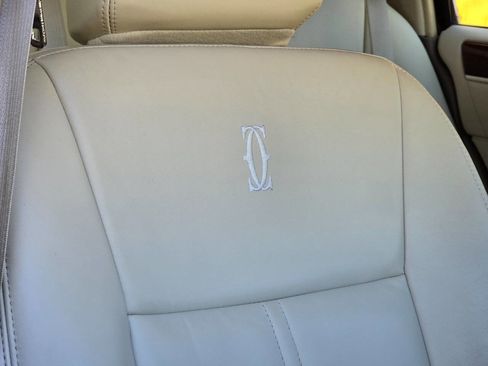 Used 2003 Lincoln Town Car Cartier image 21