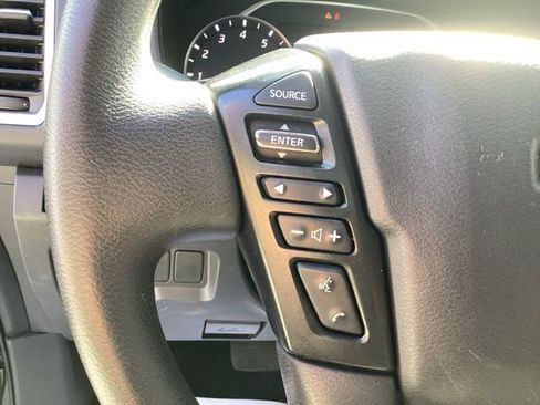 Used 2023 Nissan Frontier SV image 12