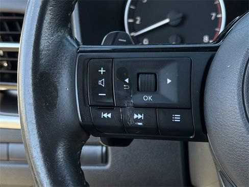 Used 2022 Nissan Rogue SV w/ SV Premium Package image 12