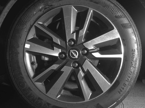 Used 2025 Nissan Versa SV FWD image 12