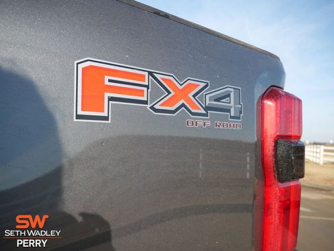 New 2026 Ford F250 Platinum w/ FX4 Off-Road Package image 9