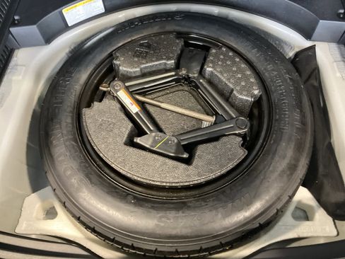 Used 2022 Toyota RAV4 LE image 28