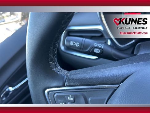 Used 2024 Chevrolet Equinox LT image 32