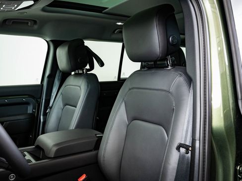 New 2026 Land Rover Defender 110 X-Dynamic SE image 20