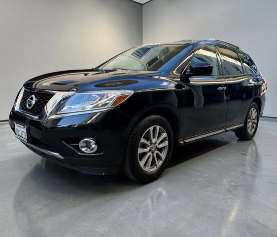 Used 2016 Nissan Pathfinder SV FWD image 1