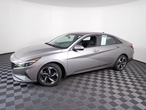 Used 2023 Hyundai Elantra SEL w/ Convenience Package FWD image 11