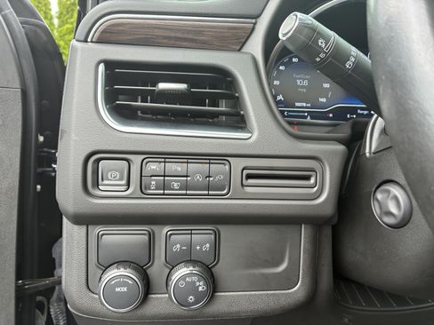 Used 2022 Chevrolet Tahoe LT w/ LT Signature Plus Package RWD image 28