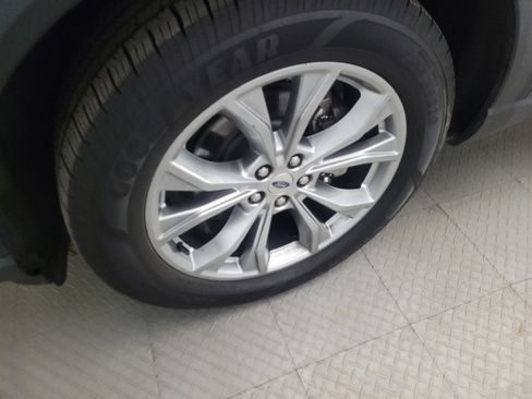 Used 2020 Ford Explorer XLT w/ Equipment Group 202A image 31