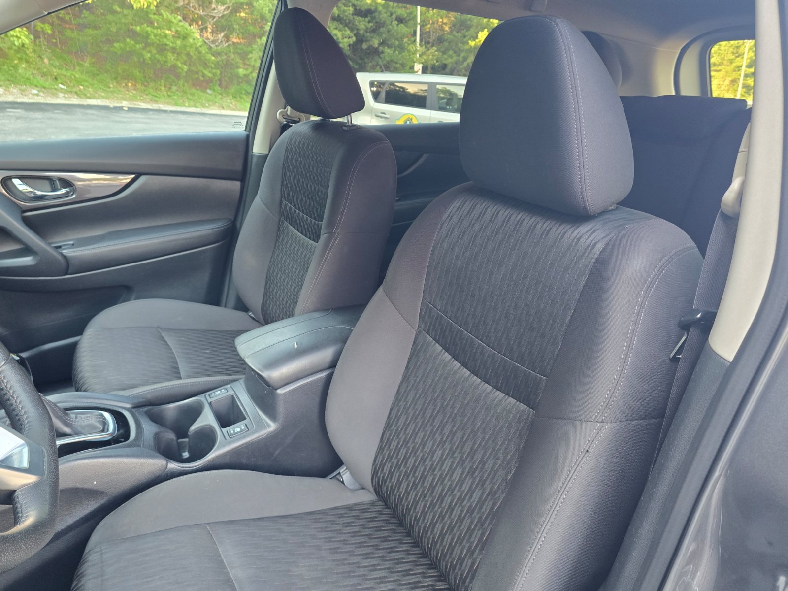 Used 2020 Nissan Rogue S w/ Special Edition Package FWD image 13