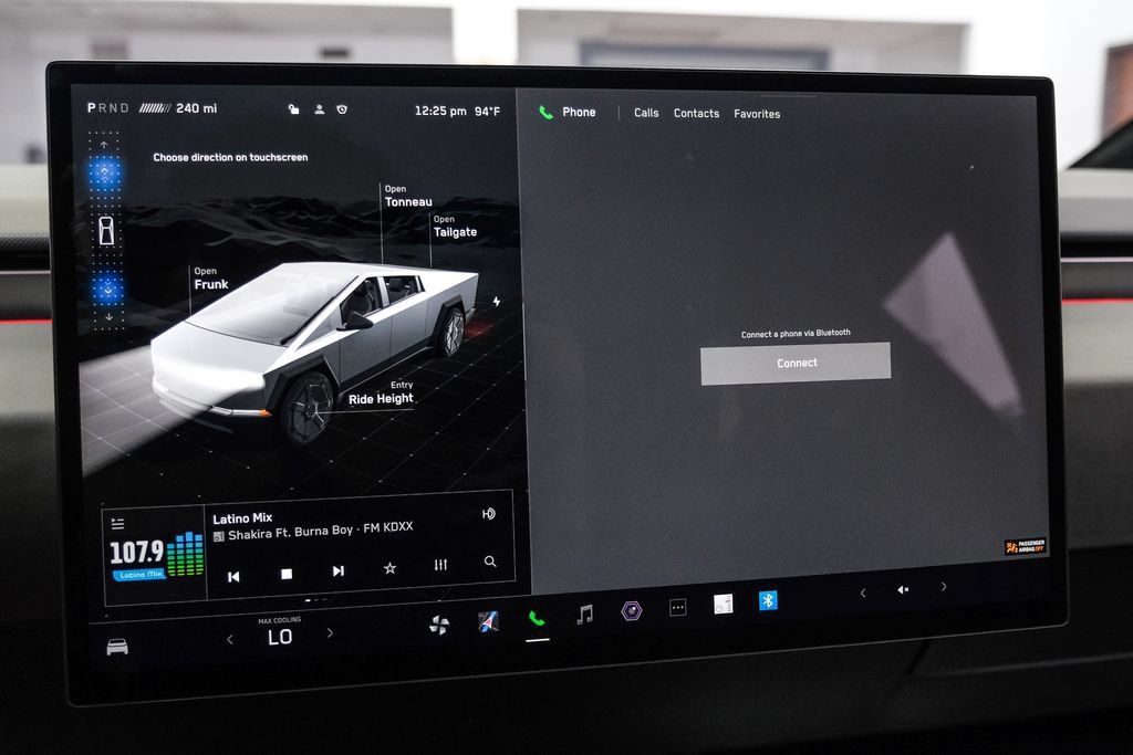 Used 2024 Tesla Cybertruck AWD Crew Cab image 26