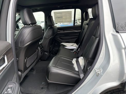 New 2025 Jeep Grand Cherokee Limited w/ MOPAR Finishing Package image 23