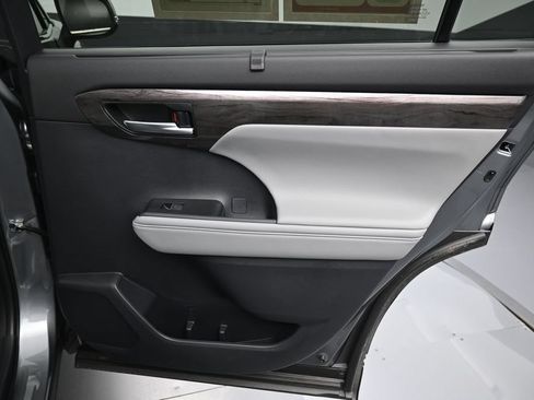 Certified 2026 Toyota Highlander Platinum AWD/4WD image 37
