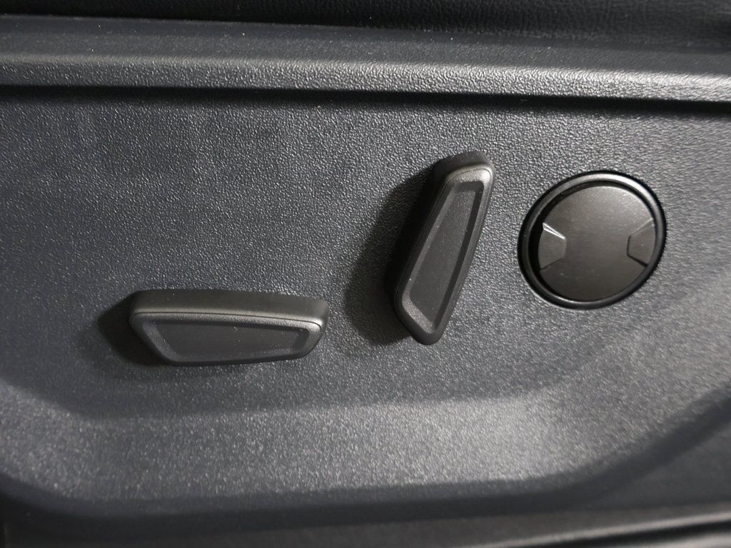 Used 2025 Ford F150 Lariat AWD/4WD image 38