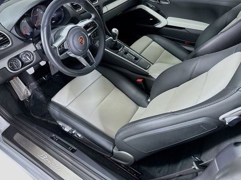 Used 2024 Porsche 718 Boxster image 23