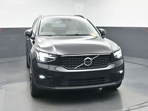 Used 2024 Volvo XC40 B5 Plus w/ Climate Package image 2