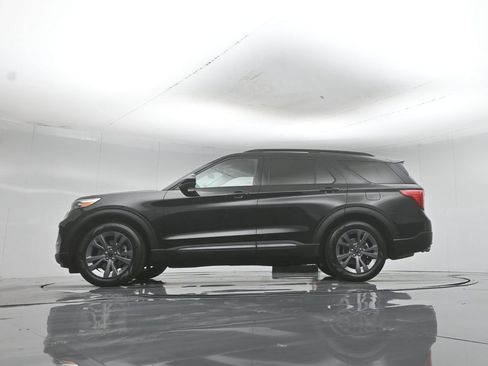 Used 2023 Ford Explorer XLT w/ Equipment Group 202A RWD image 8