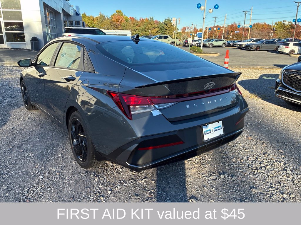New 2026 Hyundai Elantra SEL Sport FWD image 5