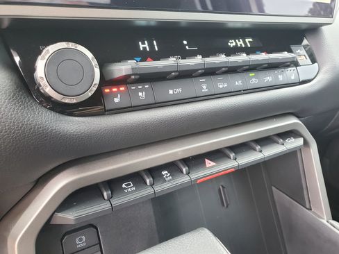 Used 2025 Toyota Tundra Limited image 9