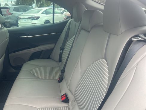 Used 2019 Toyota Camry SE image 9
