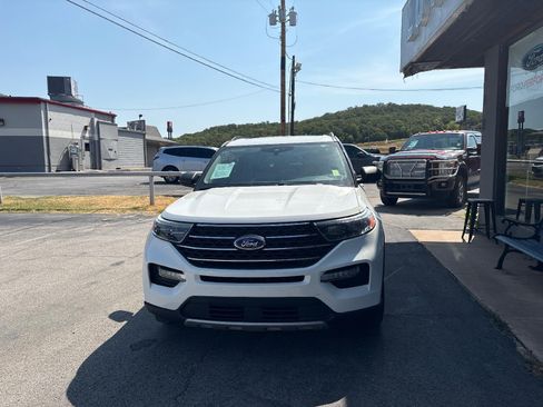 Used 2020 Ford Explorer XLT RWD image 2