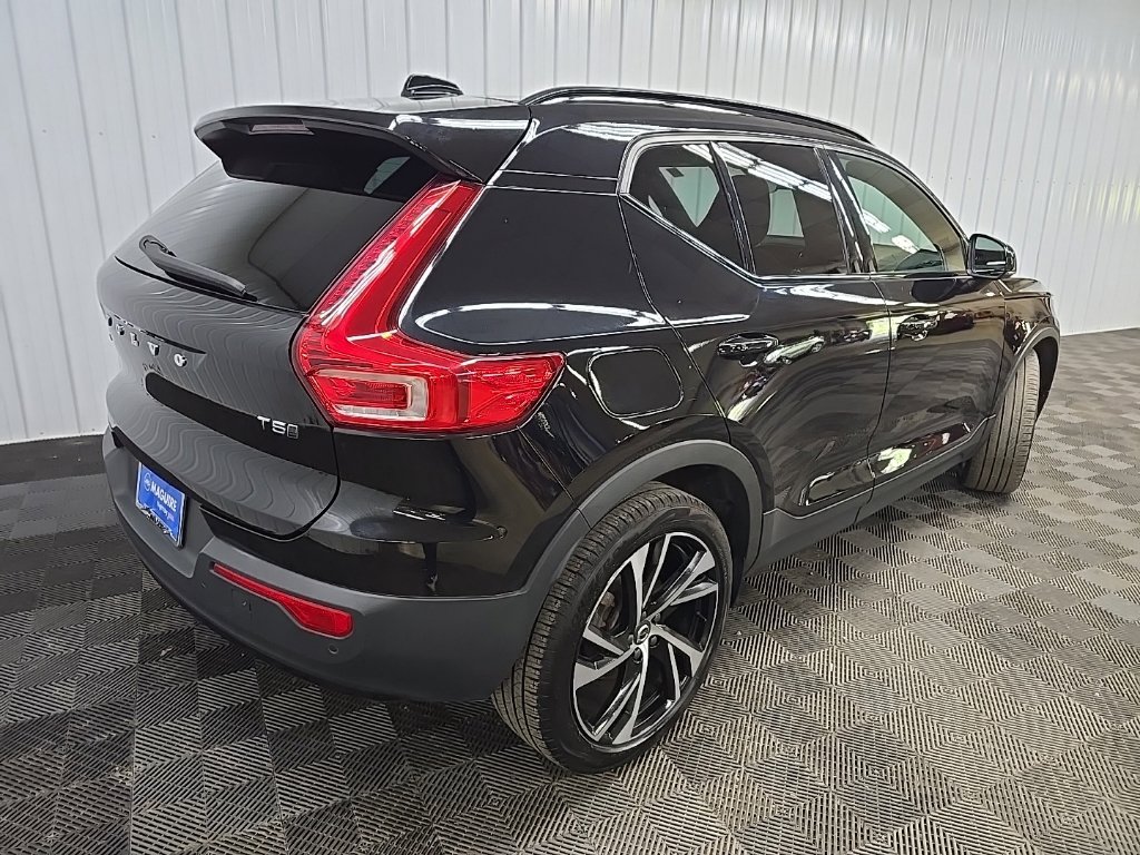 Used 2022 Volvo XC40 T5 R-Design w/ Climate Package AWD/4WD image 11