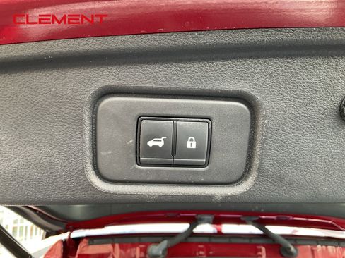 Used 2024 Nissan Pathfinder SL FWD image 36