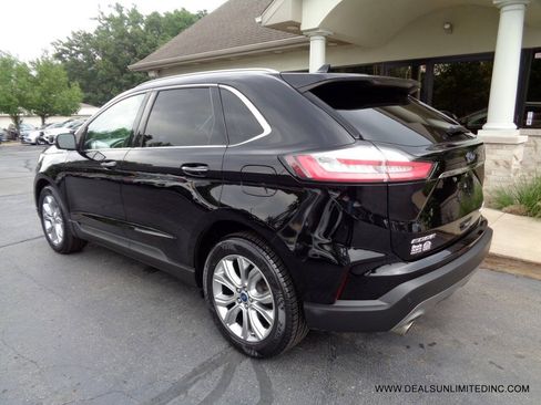 Used 2019 Ford Edge Titanium AWD/4WD image 4