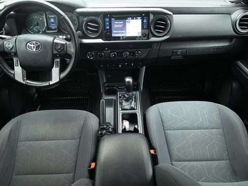 Used 2019 Toyota Tacoma TRD Off-Road w/ Technology Package AWD/4WD image 19
