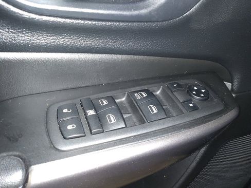 Used 2019 Jeep Cherokee Latitude w/ Popular Appearance Group image 27