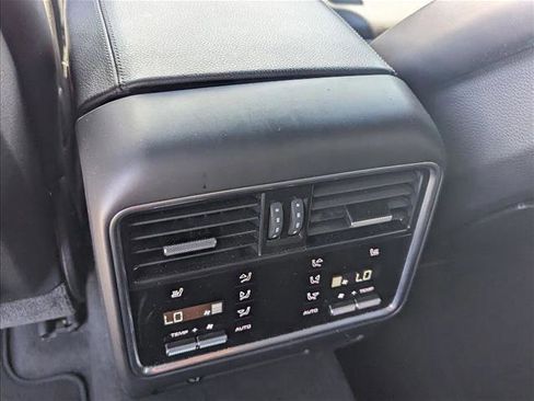 Used 2023 Porsche Cayenne image 16