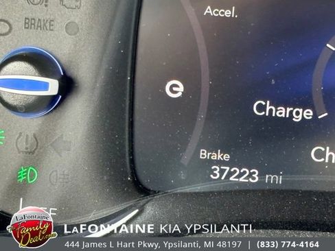 Used 2022 Chrysler Pacifica Touring-L w/ Uconnect Theater Family Group FWD image 18