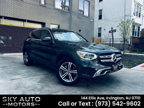 Used 2021 Mercedes-Benz GLC 300 4MATIC image 3