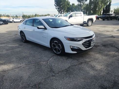 Used 2024 Chevrolet Malibu LT image 2