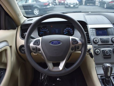 Used 2016 Ford Taurus SE image 13