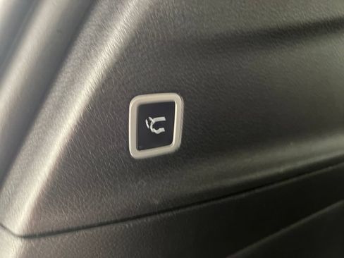 Used 2025 Chrysler Pacifica Select FWD image 47